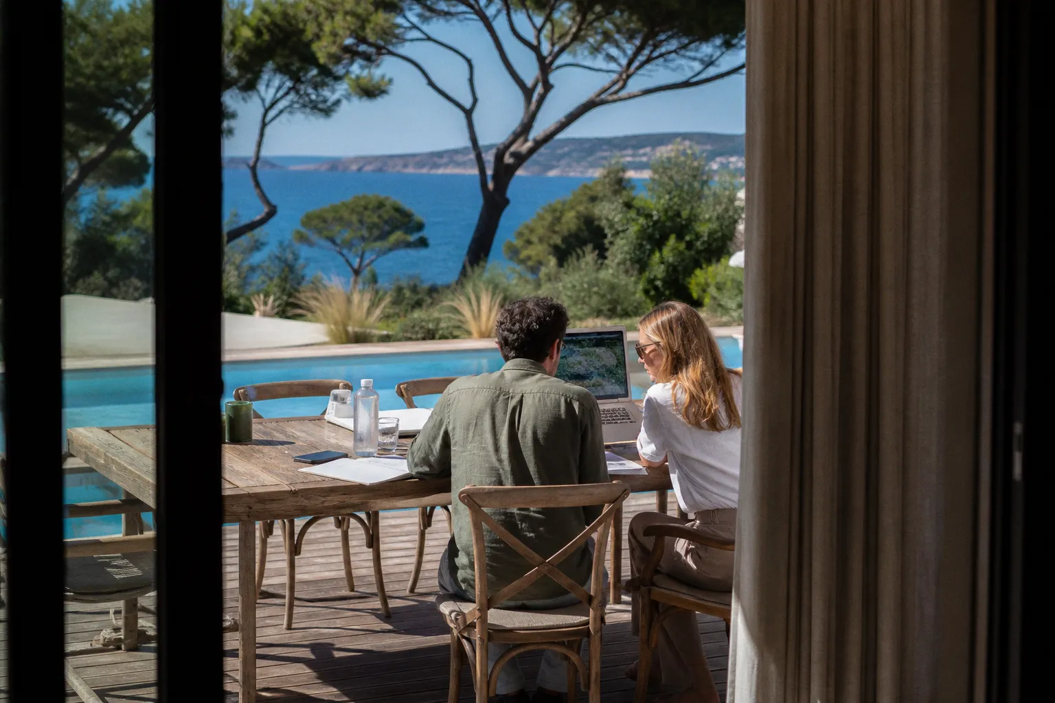 Immobilier de prestige : pourquoi les prix records du littoral impactent vos locations
