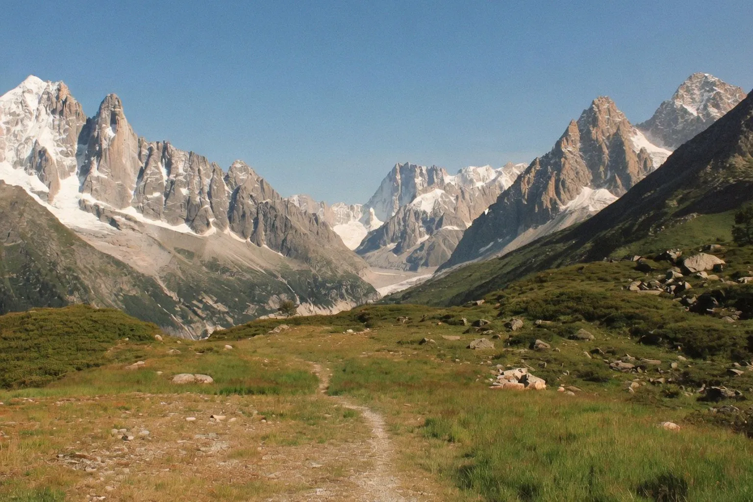 Pourquoi la montagne devient une alternative stratégique aux séjours estivaux à Deauville